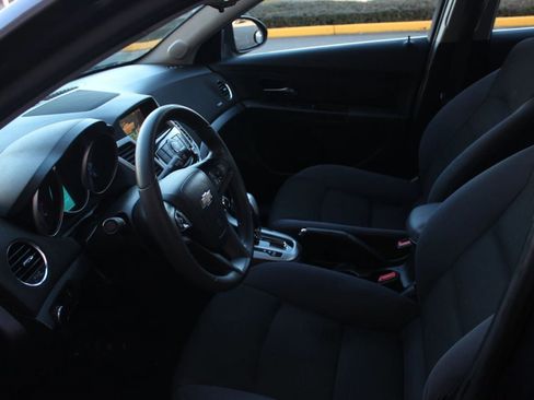 Used 2016 Chevrolet Cruze LT w/ Technology Package image 16