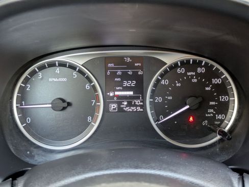 Used 2024 Nissan Kicks S FWD image 17