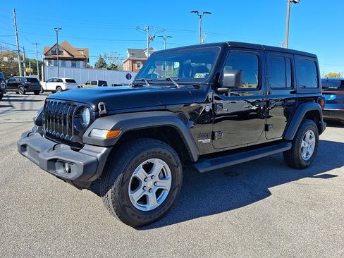 Used 2021 Jeep Wrangler Unlimited Sport image 3