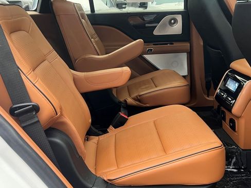 Used 2023 Lincoln Aviator Black Label Grand Touring w/ Class IV Trailer Tow Package image 14