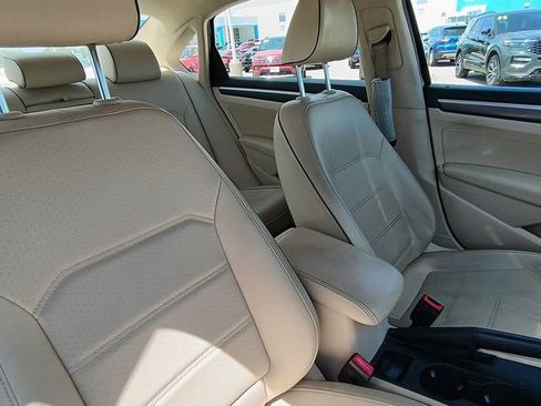 Used 2016 Volkswagen Passat 1.8T R-Line w/ R-Line Lighting Package FWD image 10