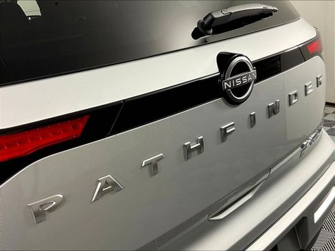 Used 2025 Nissan Pathfinder Platinum AWD/4WD image 24