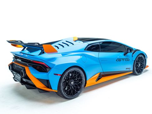 Used 2024 Lamborghini Huracan STO RWD image 2