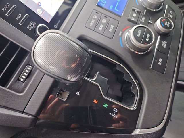 Used 2020 Toyota Sienna SE Premium w/ Nightshade Edition FWD image 26