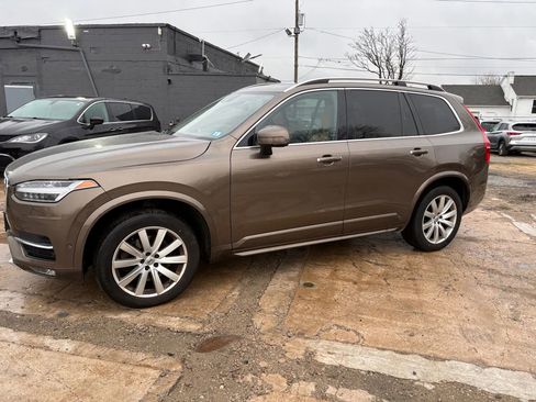 Used 2016 Volvo XC90 T6 Momentum image 5