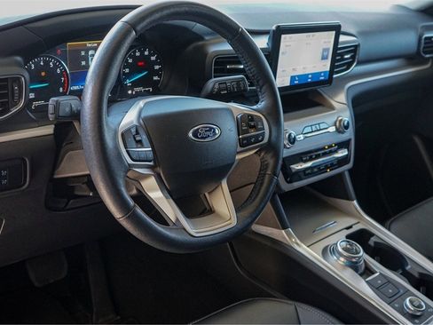 Used 2024 Ford Explorer XLT w/ Equipment Group 202A image 9