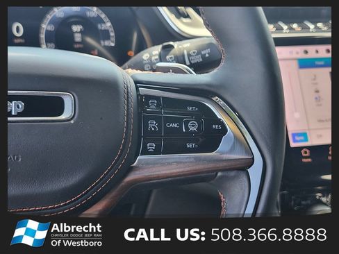 Used 2023 Jeep Grand Cherokee L Summit w/ Luxury Tech Group V AWD/4WD image 33