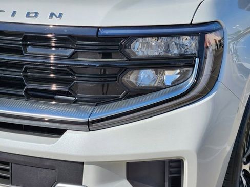 Used 2025 Ford Expedition Max Platinum image 16