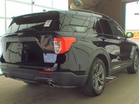Used 2021 Ford Explorer XLT w/ Equipment Group 202A RWD image 5