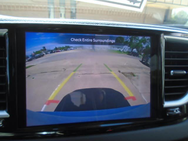 Used 2023 Chrysler Pacifica Touring-L FWD image 18