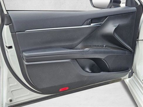 Used 2023 Toyota Camry SE FWD image 10