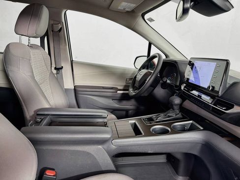 Used 2024 Toyota Sienna LE w/ LE Plus Package AWD/4WD image 35