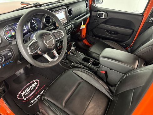 Used 2023 Jeep Wrangler Unlimited Sahara w/ Cold Weather Group AWD/4WD image 19