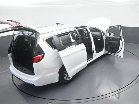 Used 2025 Chrysler Pacifica Select FWD image 63
