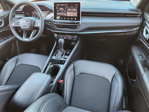 Used 2026 Jeep Compass Latitude image 22