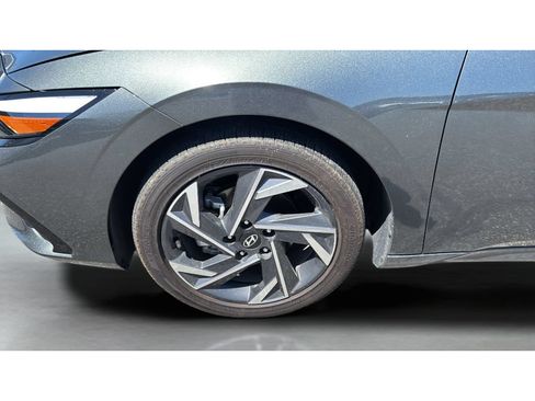 Certified 2025 Hyundai Elantra SEL FWD image 20