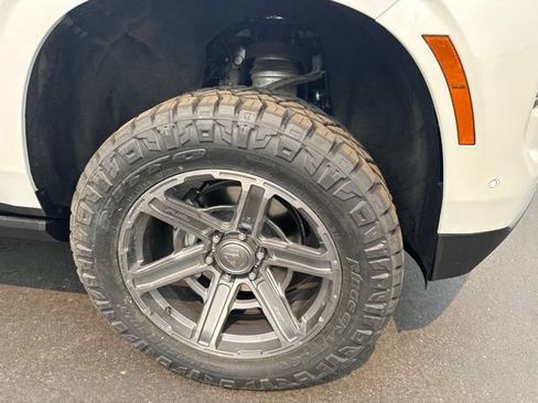 Used 2025 Chevrolet Tahoe High Country AWD/4WD image 4