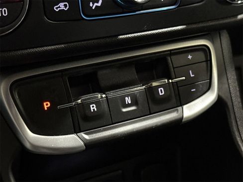 Used 2024 GMC Terrain SLT image 19