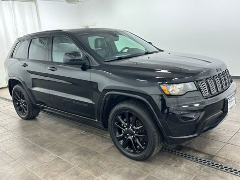 Used 2019 Jeep Grand Cherokee Altitude AWD/4WD image 6