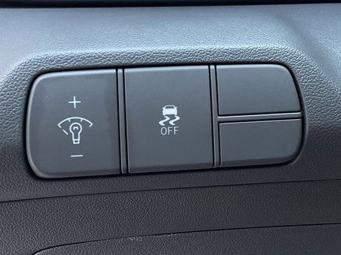 Used 2025 Hyundai Elantra SEL image 27