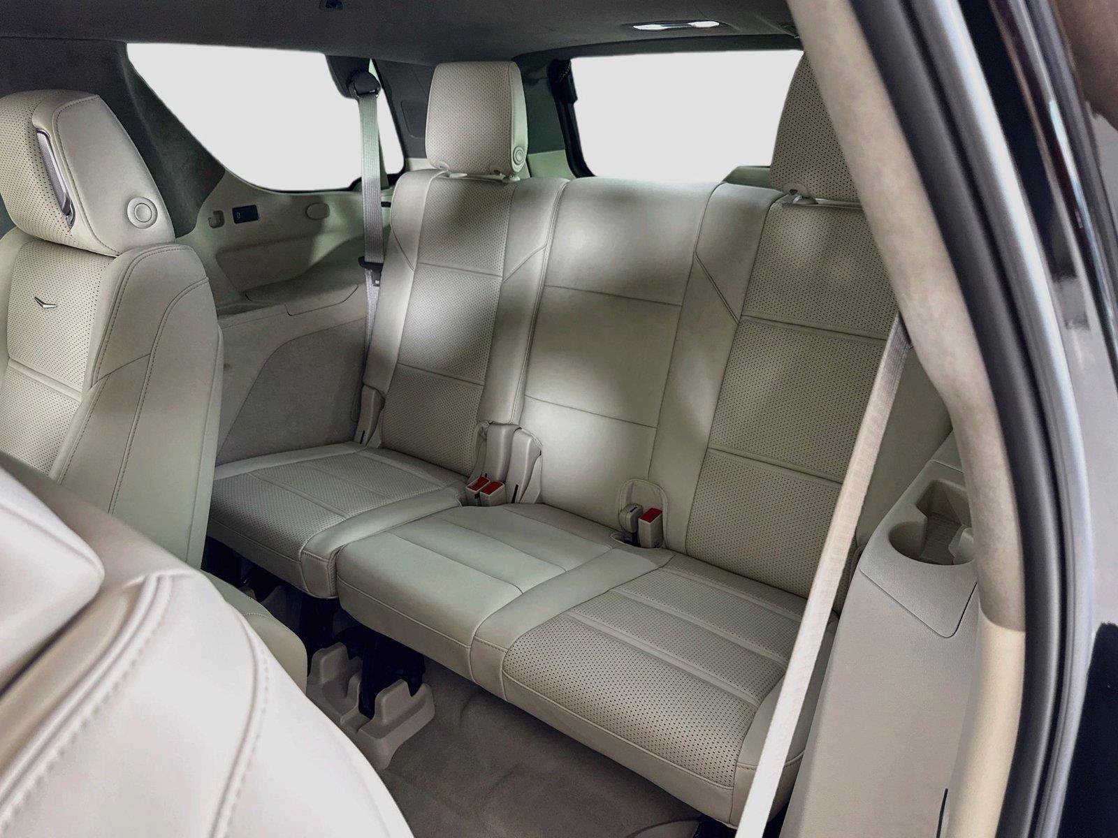 Used 2025 Cadillac Escalade Premium Luxury Platinum AWD/4WD image 27