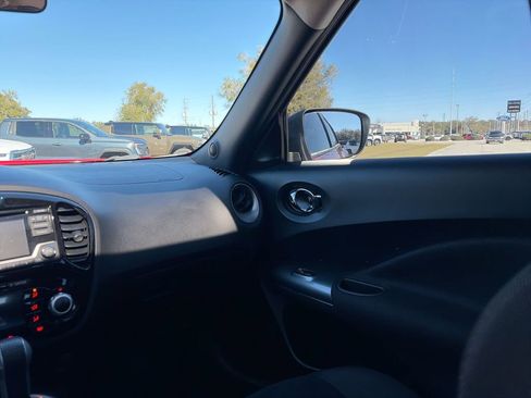 Used 2017 Nissan Juke SV image 9