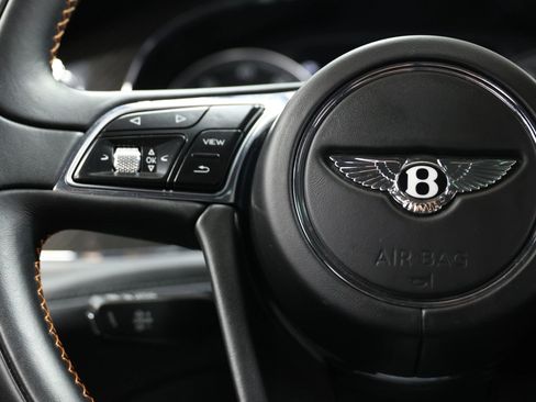Used 2019 Bentley Bentayga image 22