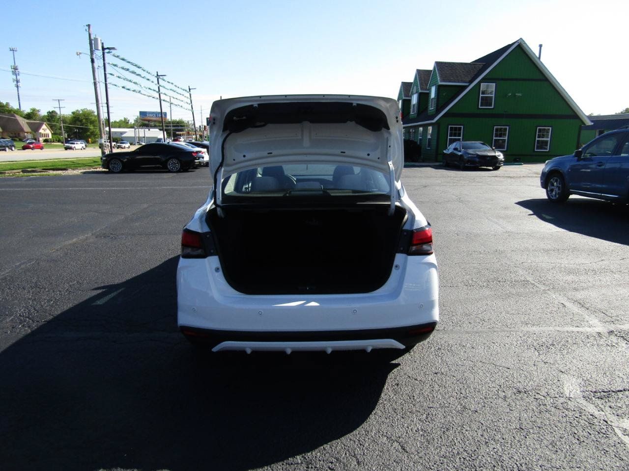 Used 2020 Nissan Versa S FWD image 7