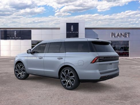 New 2026 Lincoln Navigator Reserve AWD/4WD image 4