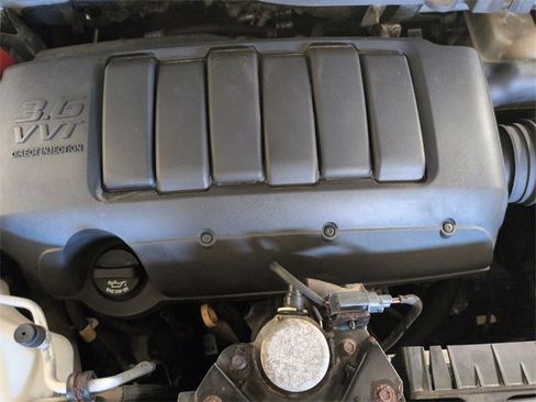 Used 2011 Chevrolet Traverse LT w/ All-Star Package image 31