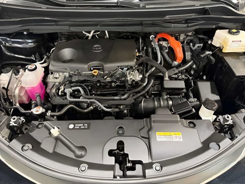 Used 2024 Toyota Sienna LE AWD/4WD image 40