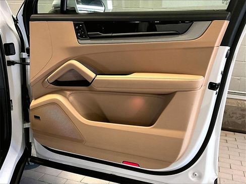 Certified 2025 Porsche Cayenne image 29