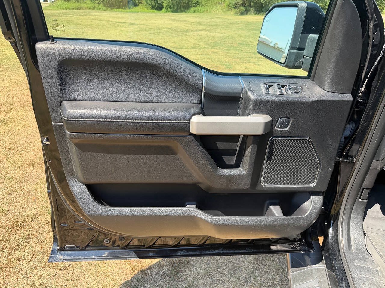 Used 2018 Ford F150 Lariat w/ Equipment Group 502A Luxury AWD/4WD image 11