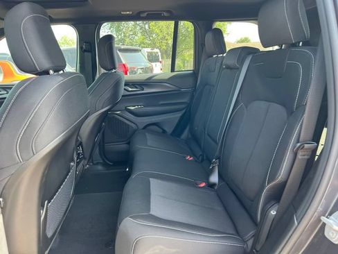 Used 2025 Jeep Grand Cherokee Laredo X w/ Luxury Tech Group I AWD/4WD image 6