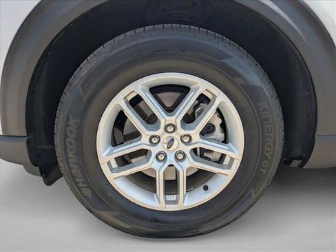 Used 2025 Ford Explorer Active RWD image 24