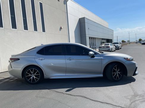 Used 2023 Toyota Camry SE image 6