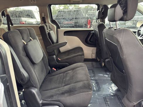 Used 2019 Dodge Grand Caravan SE FWD image 32