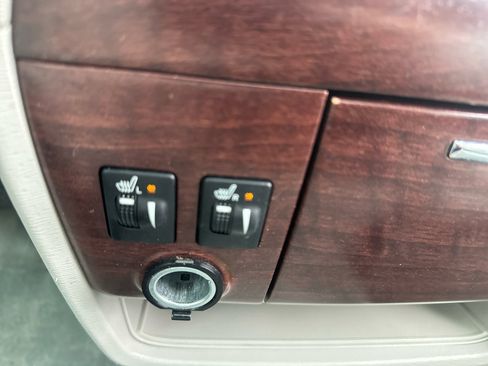 Used 2014 Toyota Sienna XLE image 32