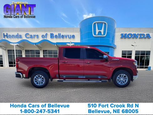 Used 2022 Chevrolet Silverado 1500 LT w/ Z71 Off-Road Package AWD/4WD image 9
