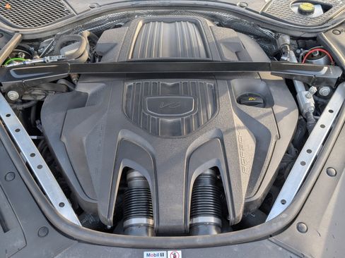 Used 2022 Porsche Panamera 4S image 21