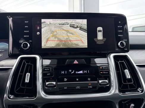 Used 2023 Kia Sorento SX image 28