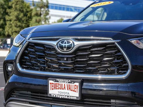 Used 2023 Toyota Highlander Platinum FWD image 6