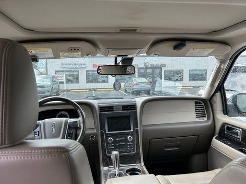 Used 2015 Lincoln Navigator L 4WD image 8
