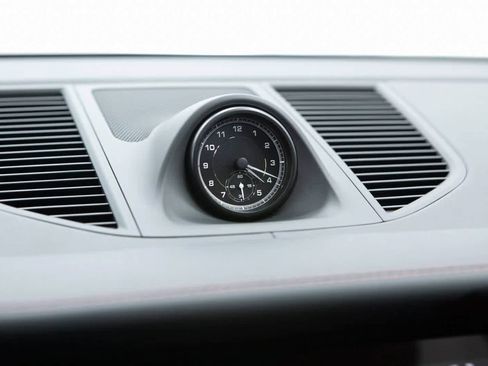 Certified 2025 Porsche Macan image 23