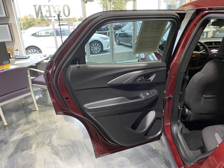Used 2023 Chevrolet TrailBlazer LS FWD image 14