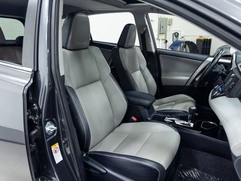 Used 2018 Toyota RAV4 Limited FWD image 25