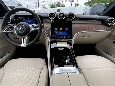 Used 2026 Mercedes-Benz GLC 300 4MATIC image 9