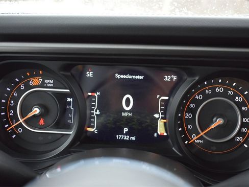 Certified 2024 Jeep Wrangler Sahara w/ Technology Group image 16