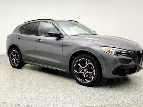 Used 2022 Alfa Romeo Stelvio Veloce AWD/4WD image 3