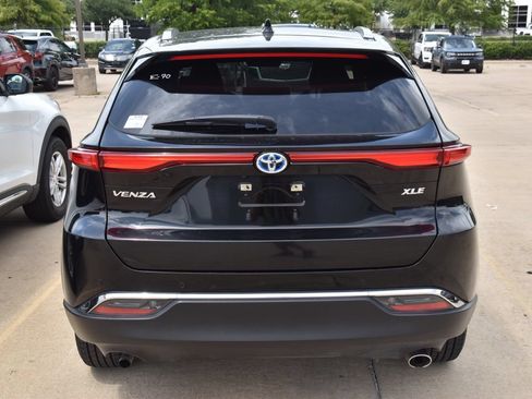 Used 2023 Toyota Venza XLE AWD/4WD image 7
